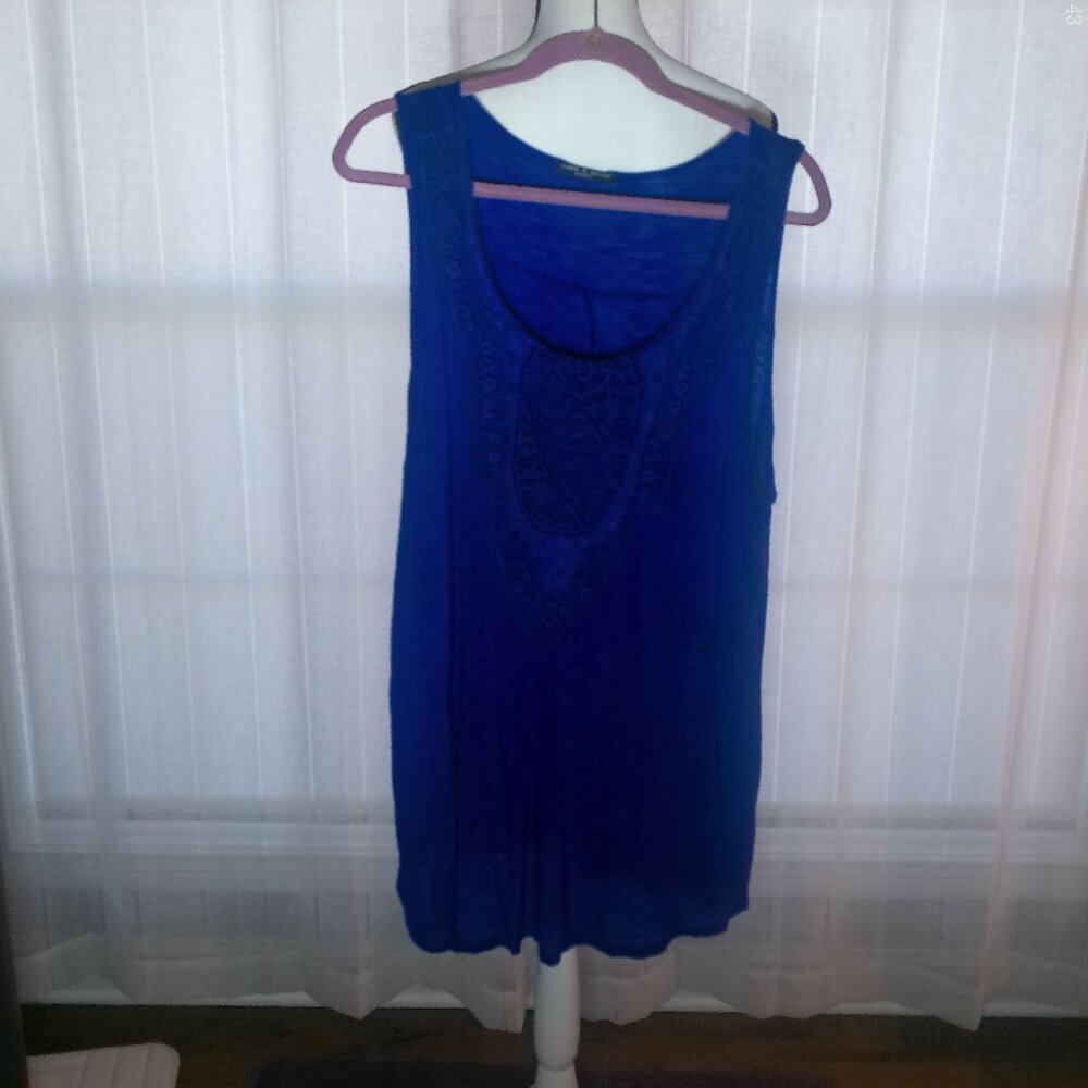 CABLE & GAUGE WOMAN Sleeveless Crochet Details at V-Neck Royal Blue Tunic XL
